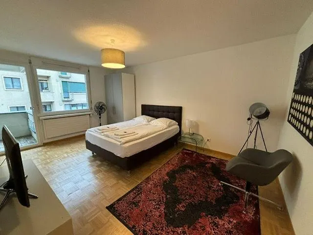 Cute Next To Museum Of Art - Art 9 Zurique